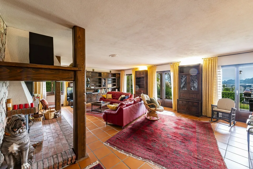 Elegante e spaziosa villa in stile mediterraneo con grande terreno – Foto 21 von 26