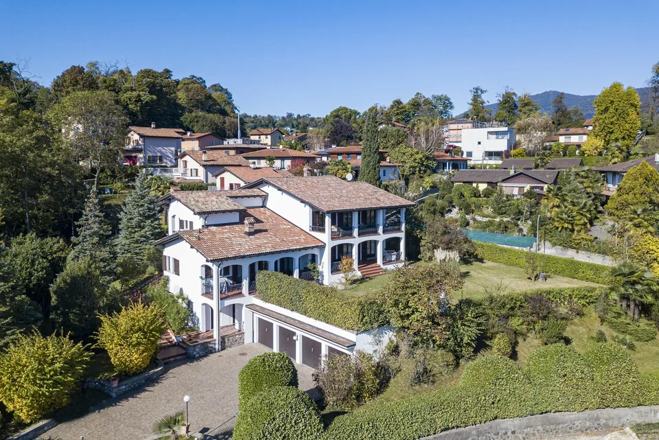 Elegante e spaziosa villa in stile mediterraneo con grande terreno – Foto 14 von 26
