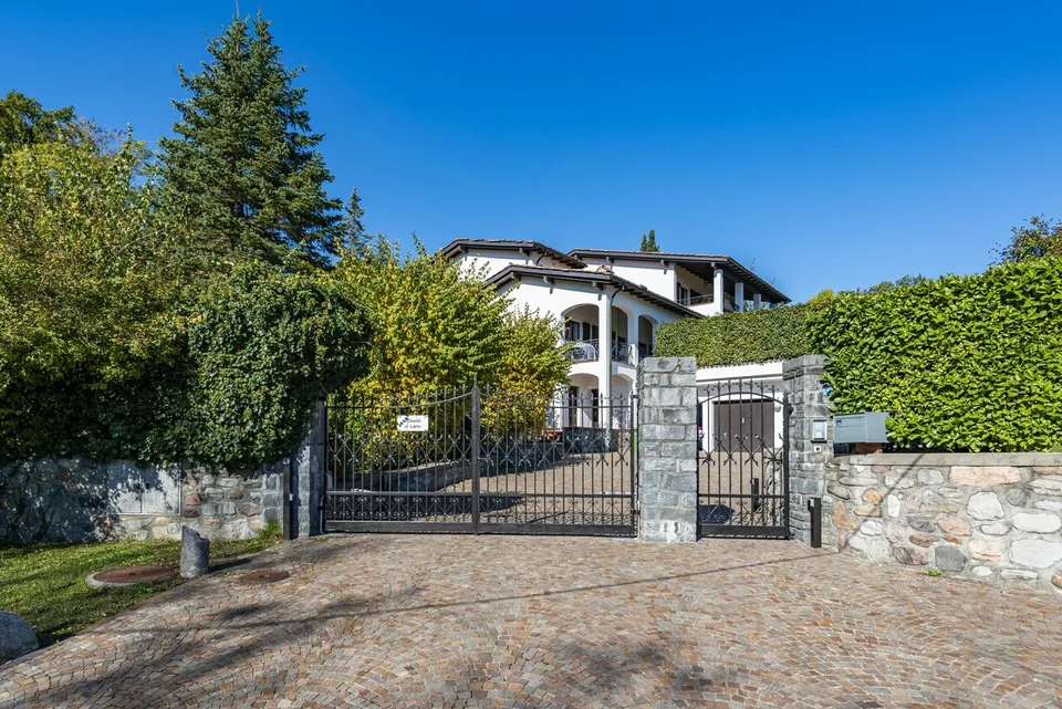 Elegante e spaziosa villa in stile mediterraneo con grande terreno – Foto 17 von 26