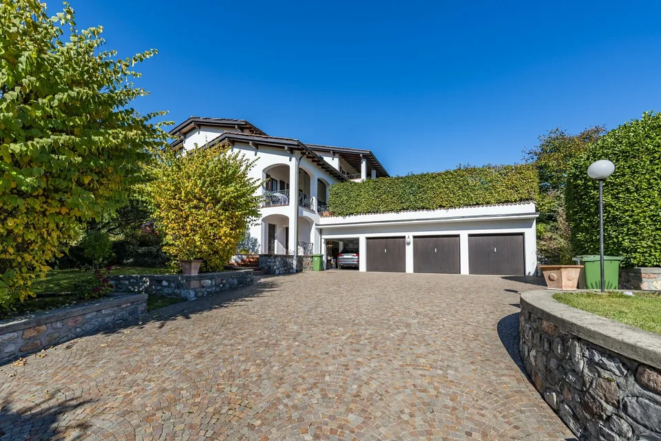 Elegante e spaziosa villa in stile mediterraneo con grande terreno – Foto 18 von 26