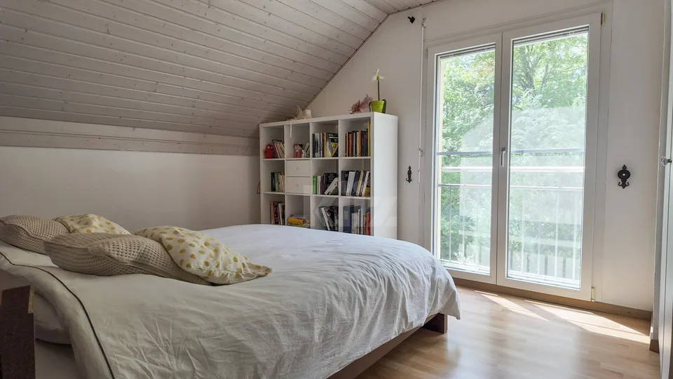 Charmanter Bungalow mit Terrassen, Garten und freier Sicht – Foto 9 von 13