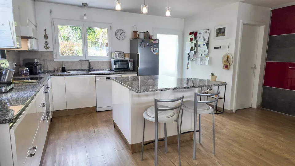 Charmanter Bungalow mit Terrassen, Garten und freier Sicht