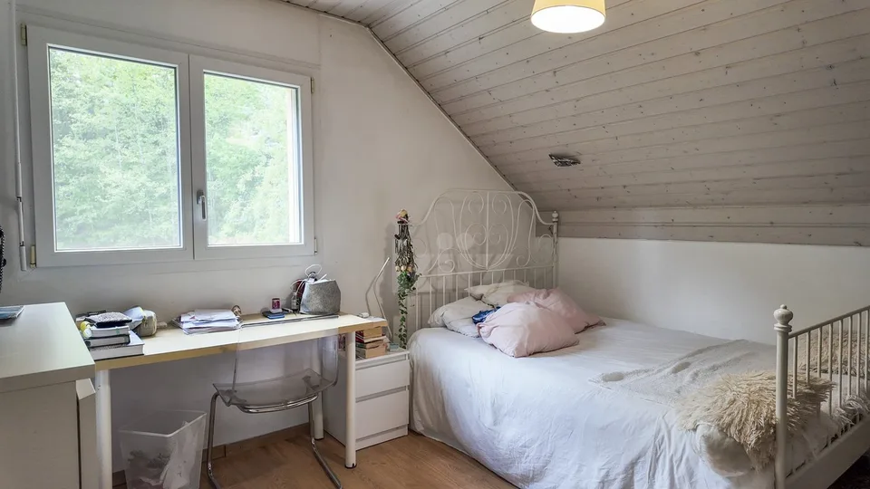 Charmanter Bungalow mit Terrassen, Garten und freier Sicht – Foto 7 von 13