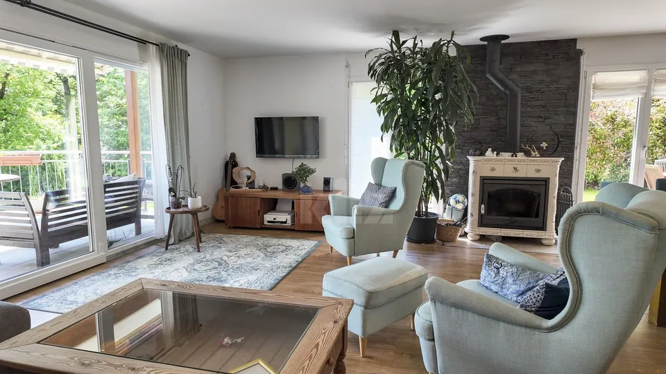 Charmanter Bungalow mit Terrassen, Garten und freier Sicht