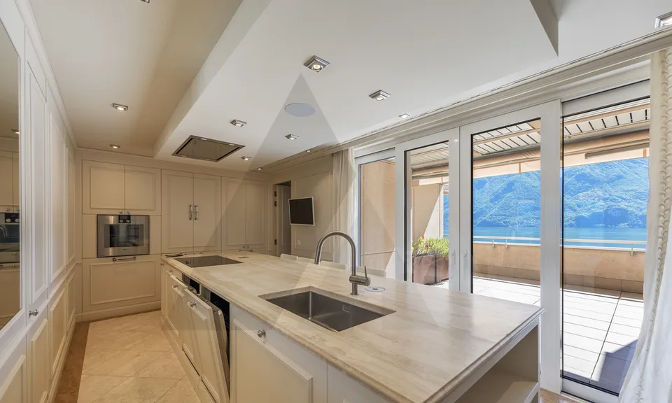 RESIDENZA FRONTE LAGO CON GIARDINO PRIVATO NEL CENTRO DI LUGANO – Foto 6 von 13