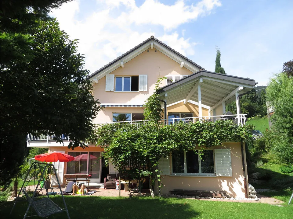 Charmant maison de famille de 6,5 pièces avec vue à Rebstein – photo 2 sur 18