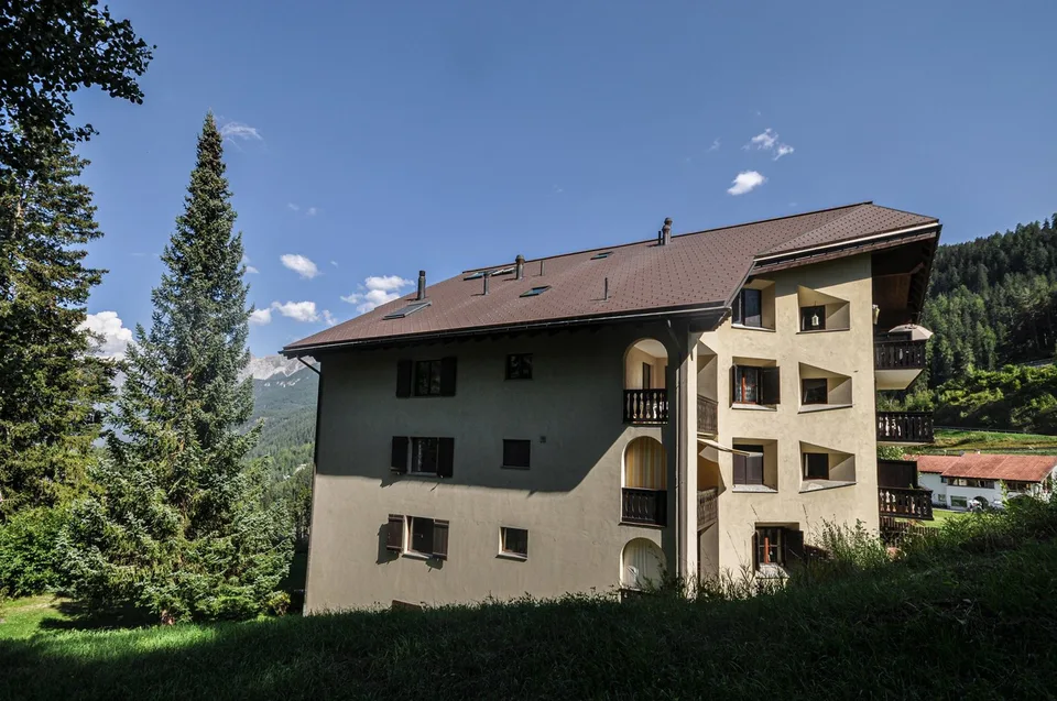 Charmante 2-Zimmer-Wohnung mit Bergpanorama in Scuol
