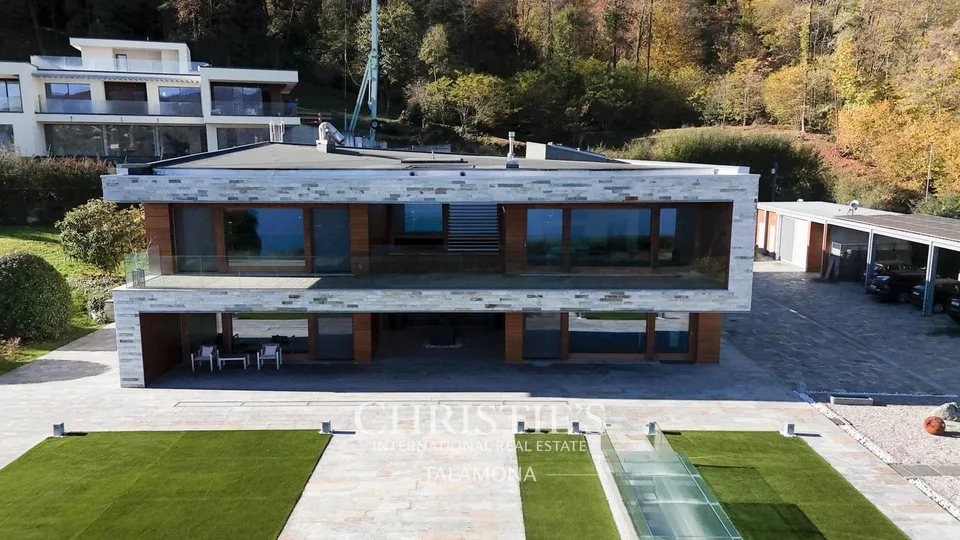 Designervilla mit atemberaubendem Blick auf den Lago d'Orta ? Pella