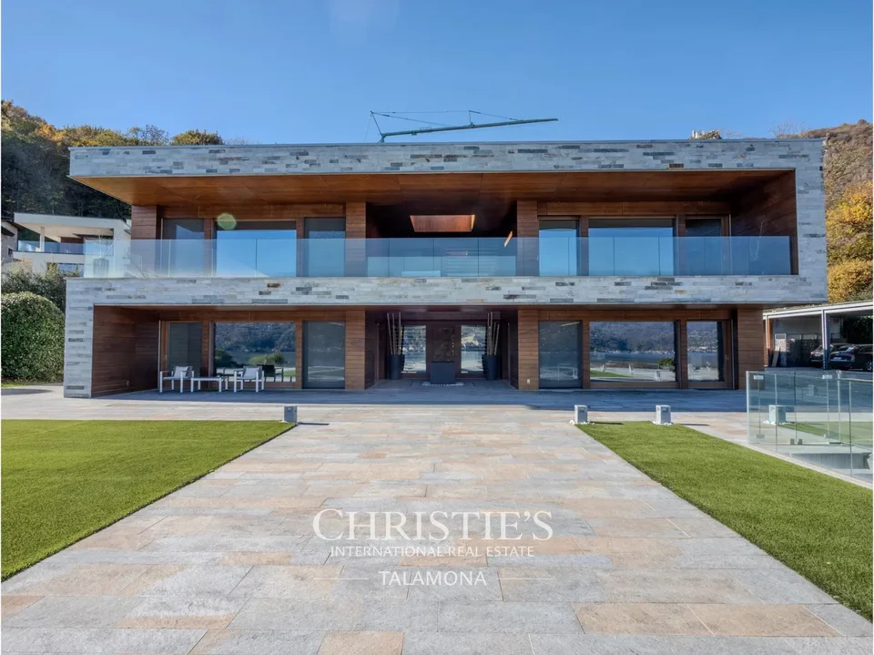 Designervilla mit atemberaubendem Blick auf den Lago d'Orta ? Pella