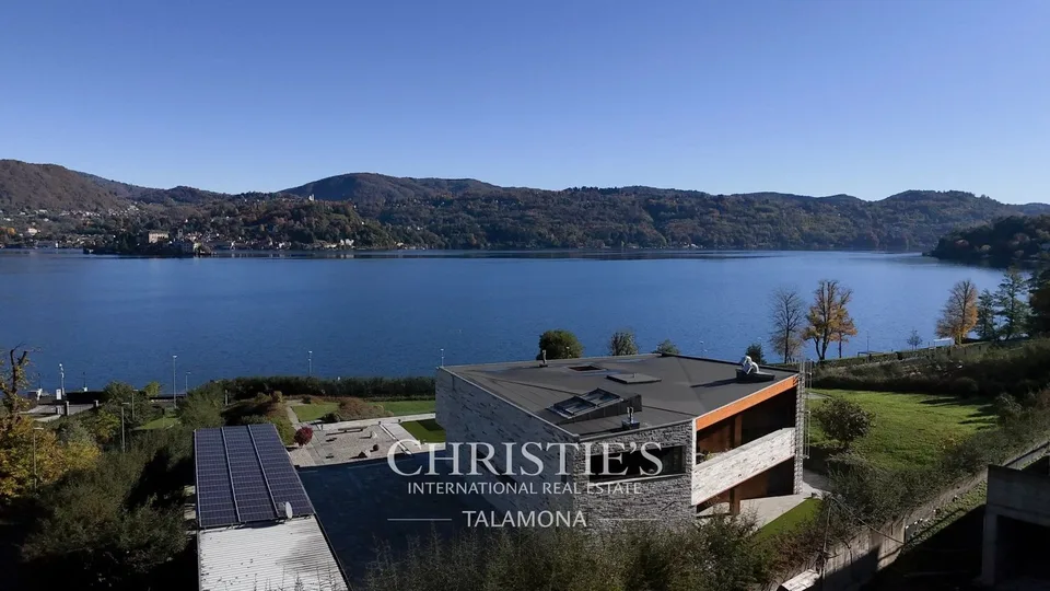Designervilla mit atemberaubendem Blick auf den Lago d'Orta ? Pella