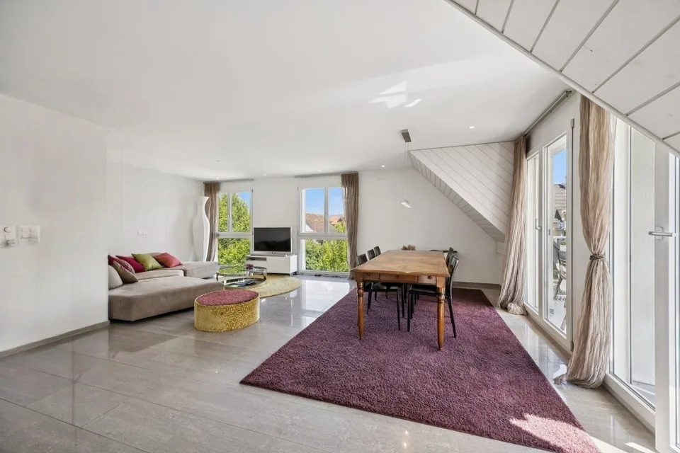 Stilvolle, grosszügige Maisonette mit Weitblick und Galerie