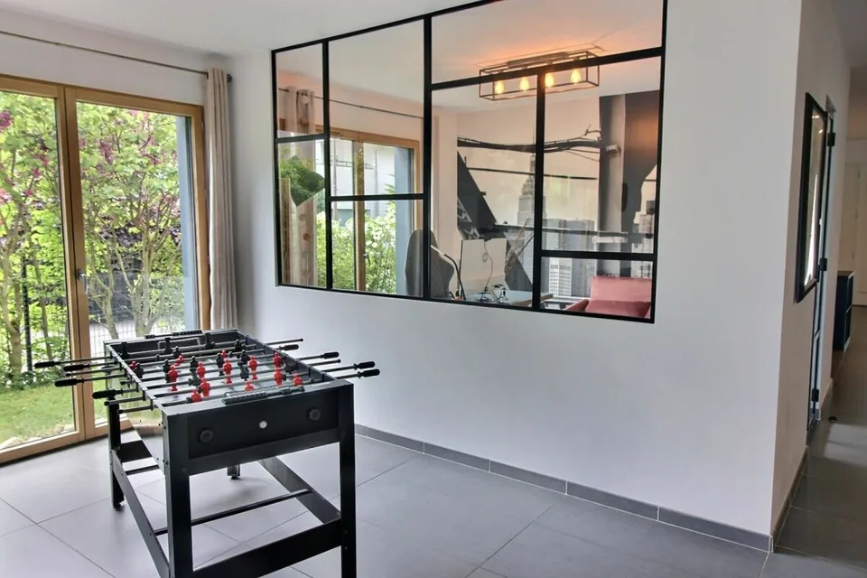 Maison .de 277.8 m2 avec Appartement T3 indépendant  61.24 m2 à Cessy