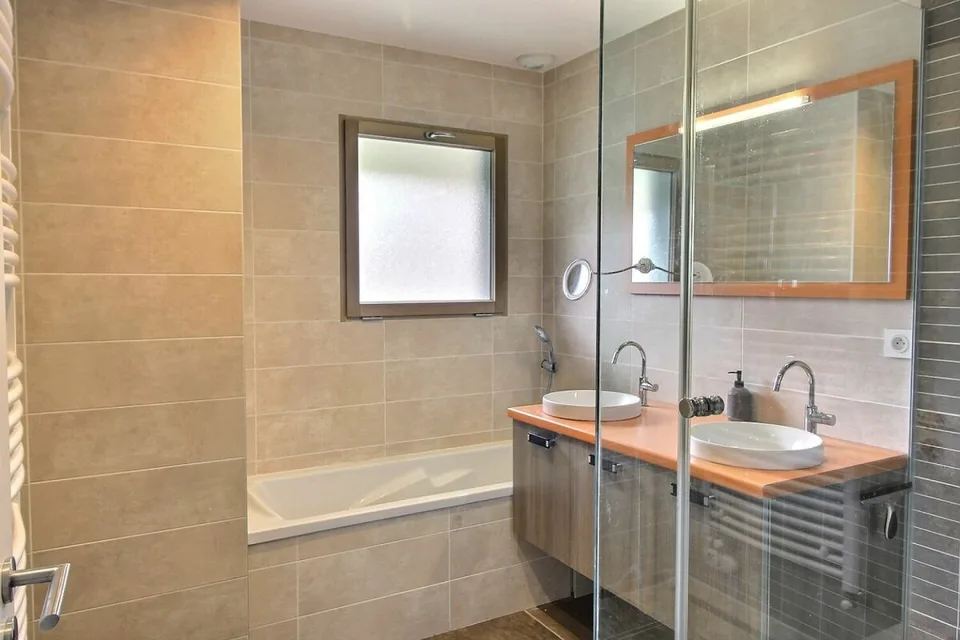 Casa di 277,8 m2 con appartamento T3 indipendente di 61,24 m2 a Cessy – foto 11 di 12