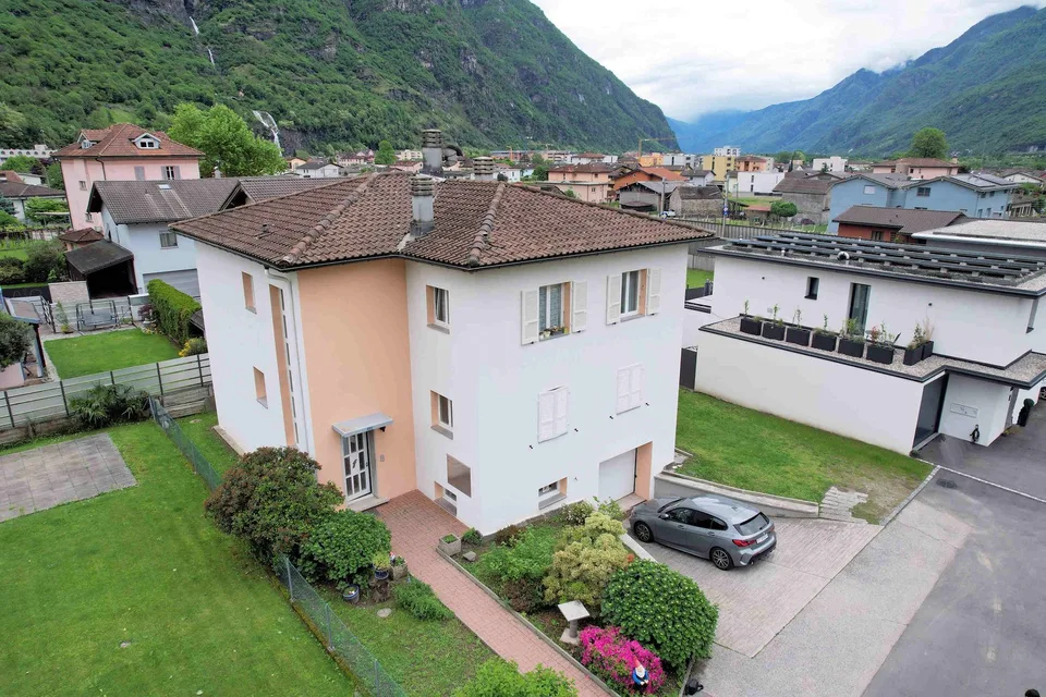 Zweifamilienhaus, gut renoviert, zwei Schritte vom Zentrum entfernt