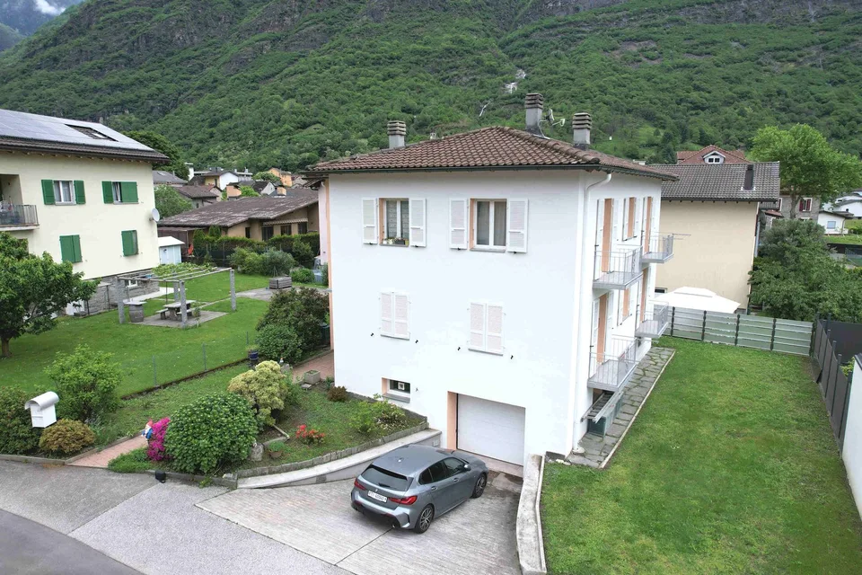 Zweifamilienhaus, gut renoviert, zwei Schritte vom Zentrum entfernt