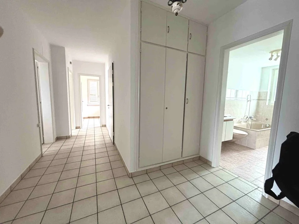Zweifamilienhaus, gut renoviert, zwei Schritte vom Zentrum entfernt – Foto 12 von 14