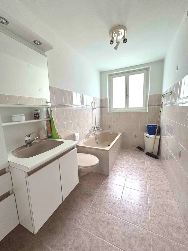 Zweifamilienhaus, gut renoviert, zwei Schritte vom Zentrum entfernt – Foto 13 von 14