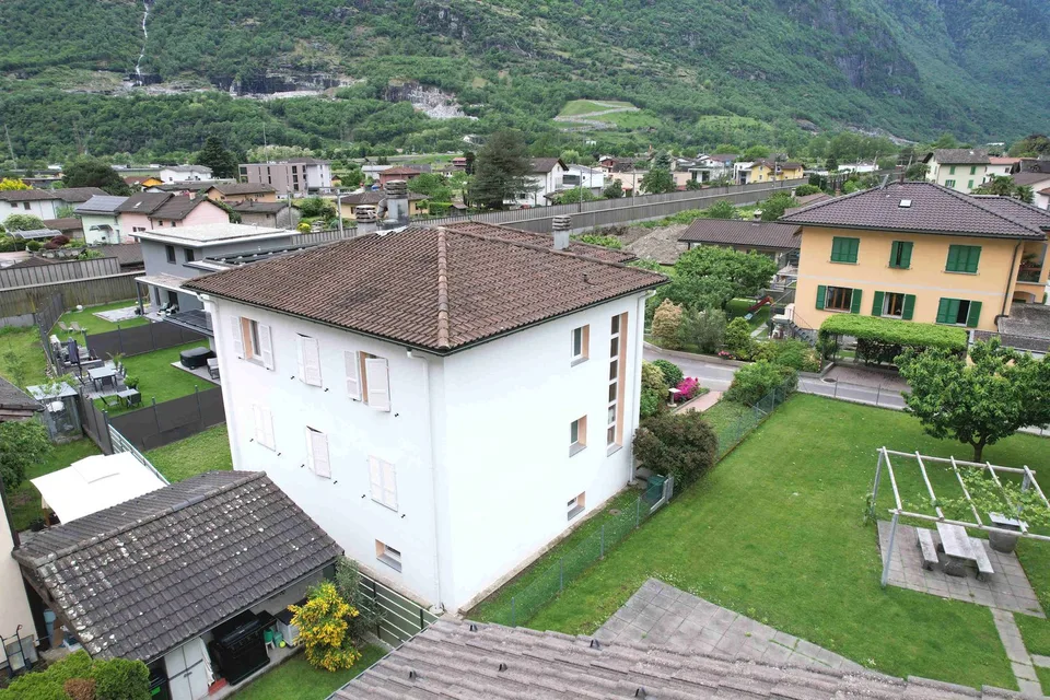 Zweifamilienhaus, gut renoviert, zwei Schritte vom Zentrum entfernt