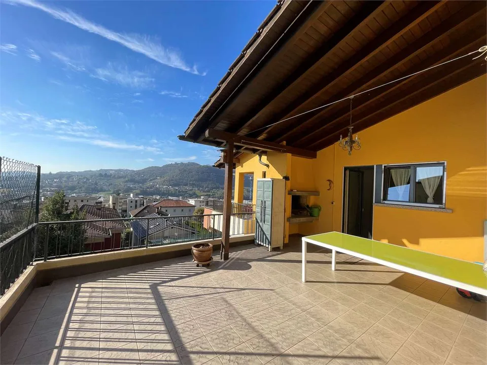 Villa esclusiva - 8 locali, vista panoramica e ampio giardino