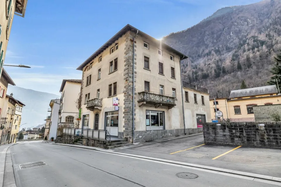 Edificio storico commerciale e residenziale – foto 10 di 14