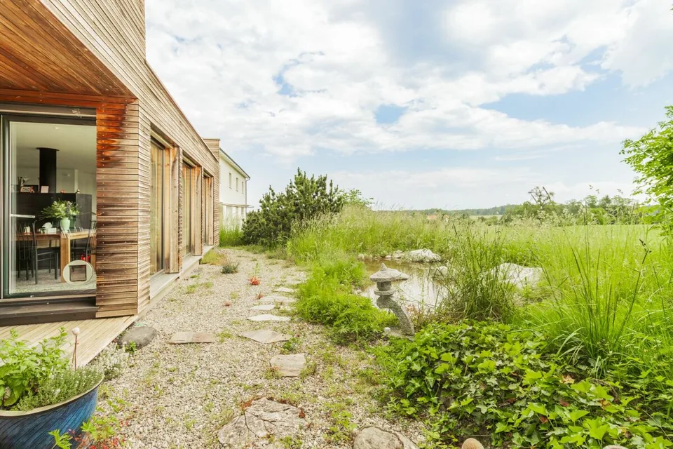 Charaktervolles 4.5-Zimmer-Architektenhaus - Moderne Holzarchitektur mit unverbaubarer Weitsicht – Foto 9 von 15