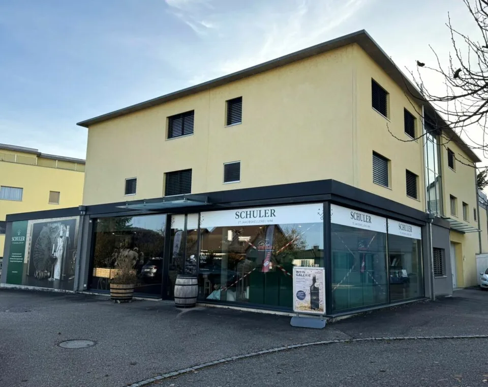 Modernes Gewerbeobjekt an sehr guter Lage vor den Toren Aarau's zu verkaufen
