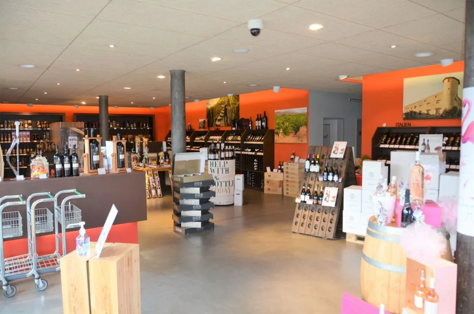 Proprietà commerciale moderna in vendita in una posizione molto buona appena fuori le porte di Aarau