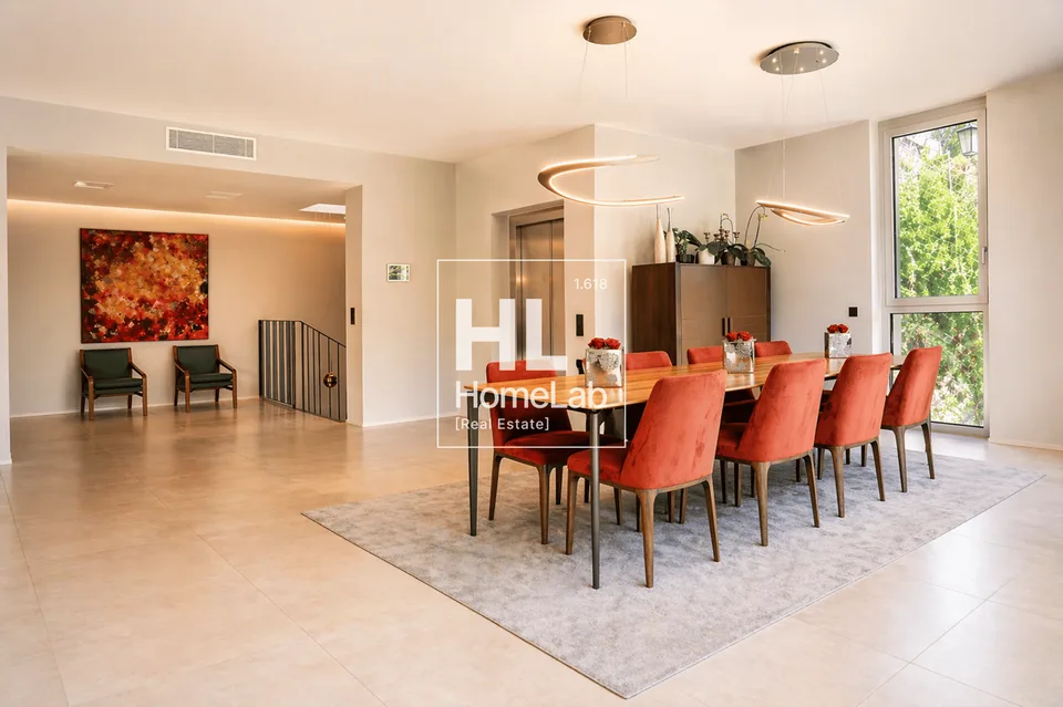 VILLA MODERNA CON PRESTIGIOSA VISTA LAGO