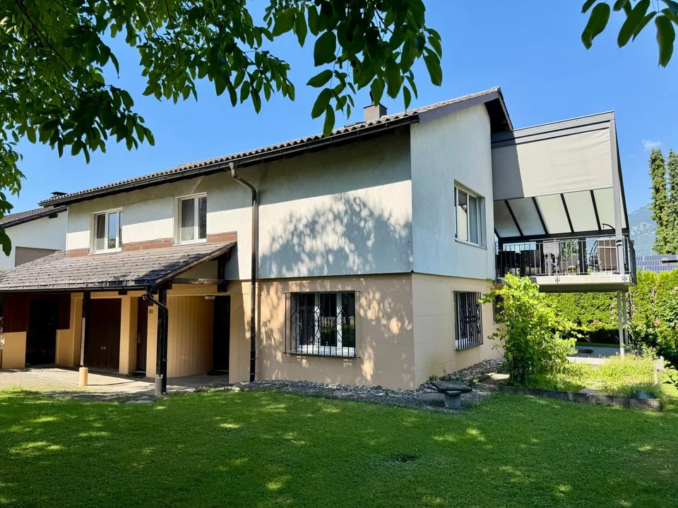 Votre nouvelle maison avec un terrain de rêve à Bilten