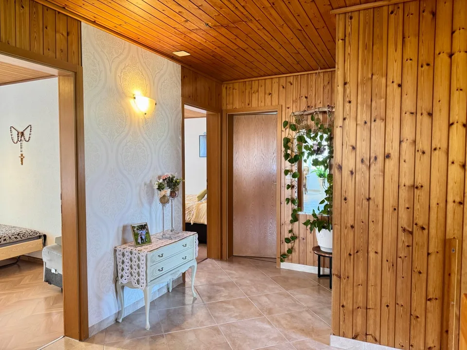 Votre nouvelle maison avec un terrain de rêve à Bilten