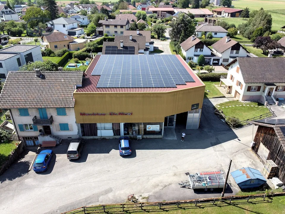 Local commercial comprenant 2 espaces de stockage