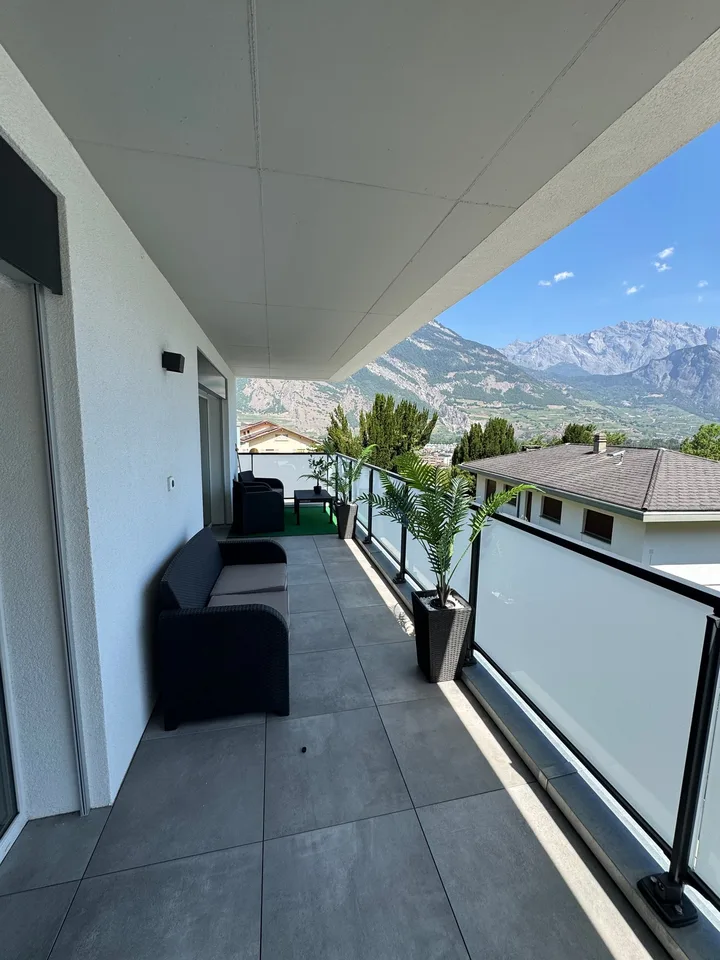 Casa familiare moderna di 5.5 locali a Saxon – Vista panoramica sulle montagne – foto 15 di 23