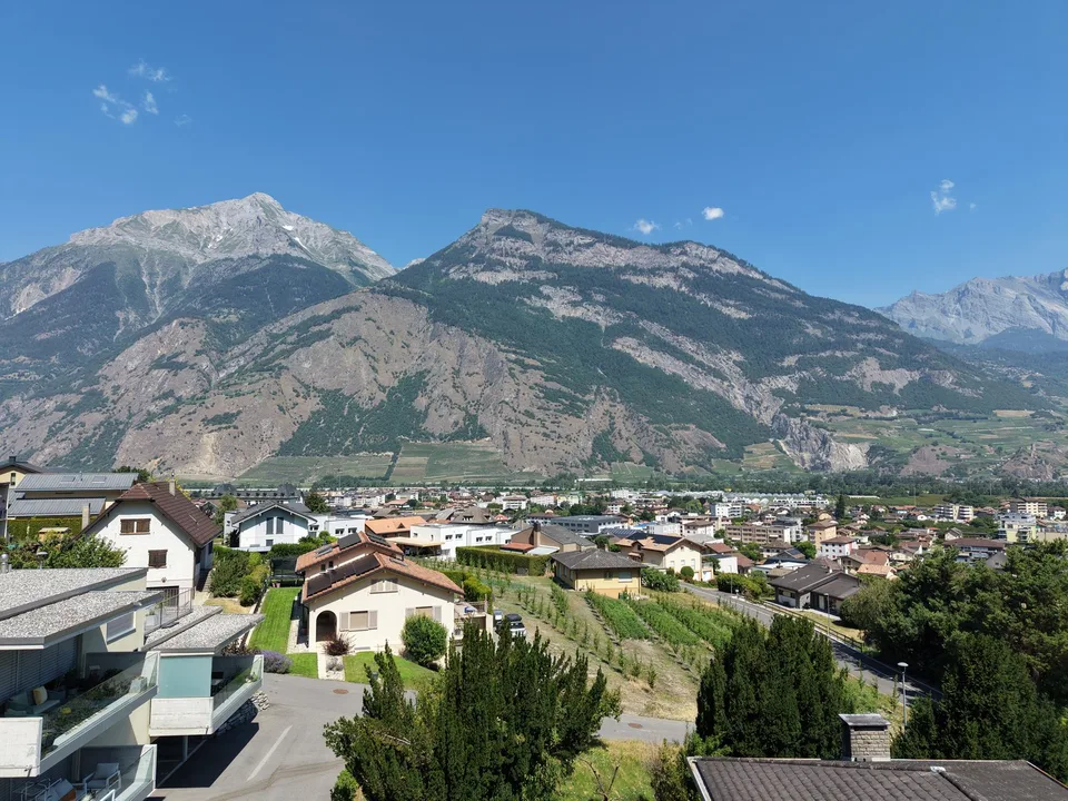 Casa familiare moderna di 5.5 locali a Saxon – Vista panoramica sulle montagne – foto 20 di 23