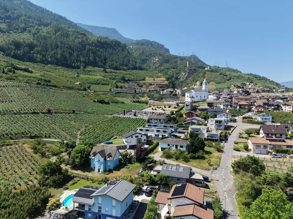 Casa familiare moderna di 5.5 locali a Saxon – Vista panoramica sulle montagne – foto 21 di 23