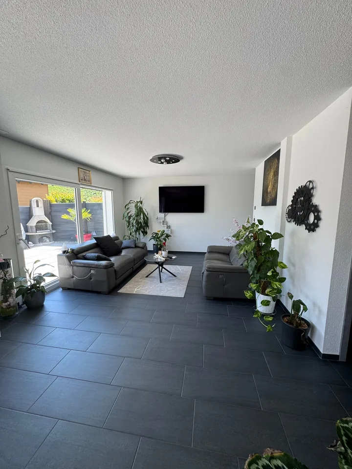 Casa familiare moderna di 5.5 locali a Saxon – Vista panoramica sulle montagne