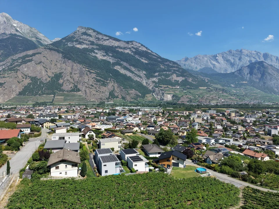 Casa familiare moderna di 5.5 locali a Saxon – Vista panoramica sulle montagne – foto 22 di 23