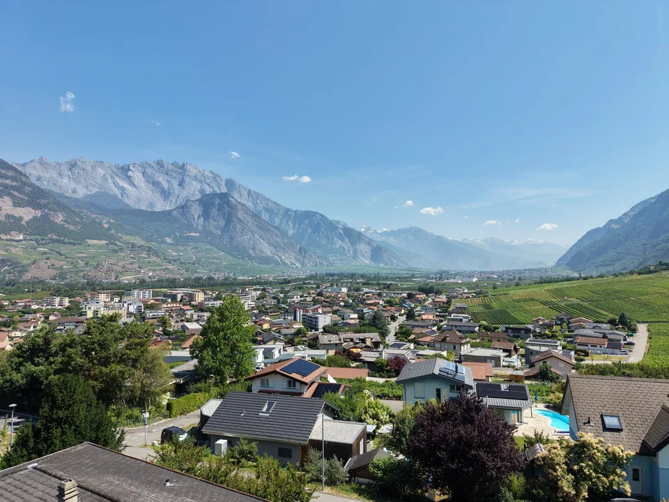 Casa familiare moderna di 5.5 locali a Saxon – Vista panoramica sulle montagne – foto 19 di 23
