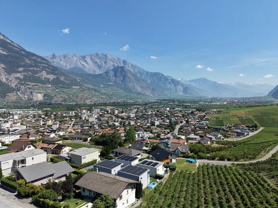 Casa familiare moderna di 5.5 locali a Saxon – Vista panoramica sulle montagne – foto 18 di 23