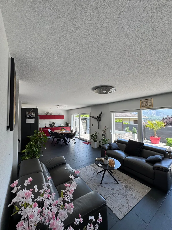 Casa familiare moderna di 5.5 locali a Saxon – Vista panoramica sulle montagne