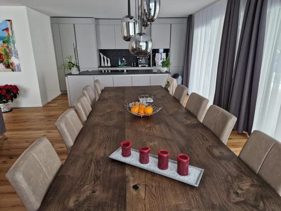 Moderne 4.5-Zimmer Attikawohnung mit Landblick