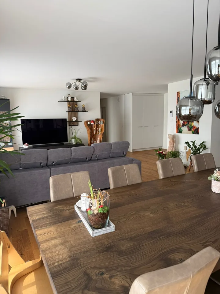 Moderne 4.5-Zimmer Attikawohnung mit Landblick
