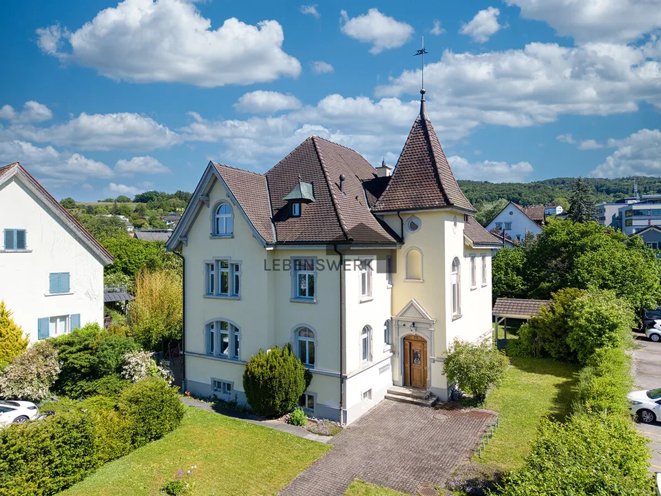 Ein Haus wie ein kleines Schloss. Historische Jugendstilvilla mit 3 Wo