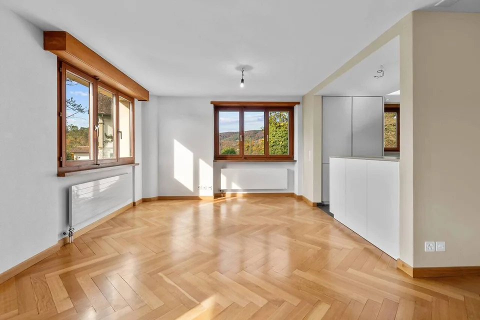 Appartamento a maisonnette con camino, area di seduta in giardino e 2 posti auto esterni!