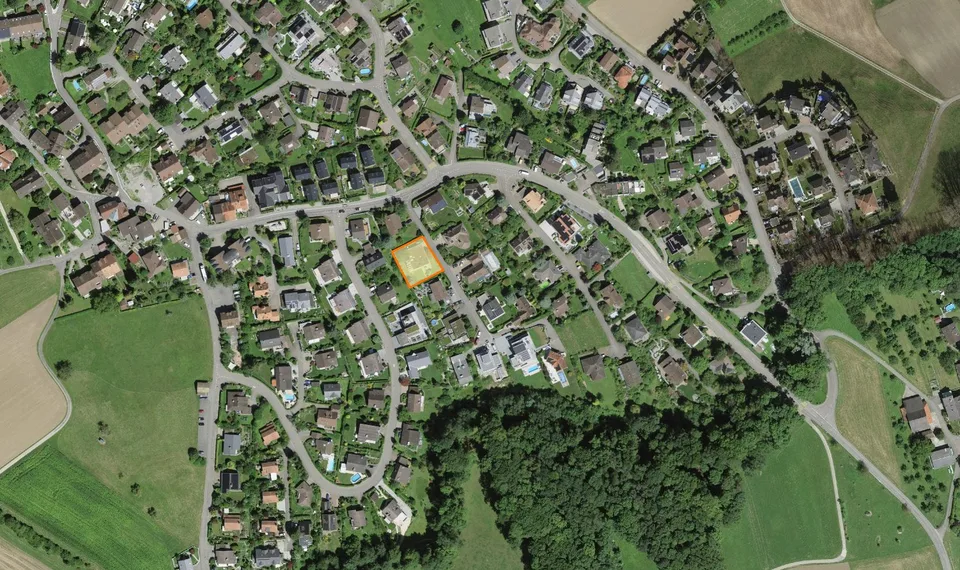 Casa a due famiglie affascinante in una posizione tranquilla a Bergdietikon