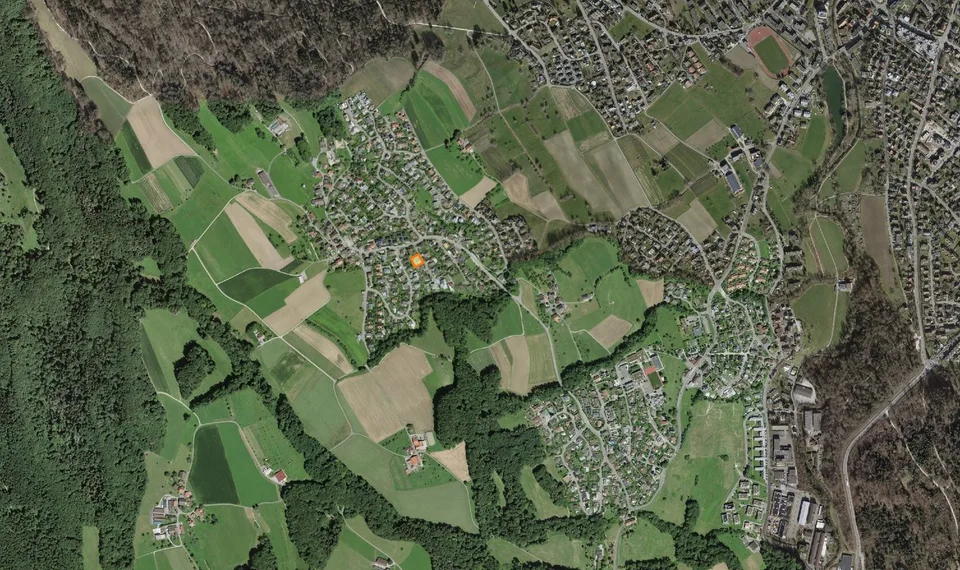 Casa a due famiglie affascinante in una posizione tranquilla a Bergdietikon