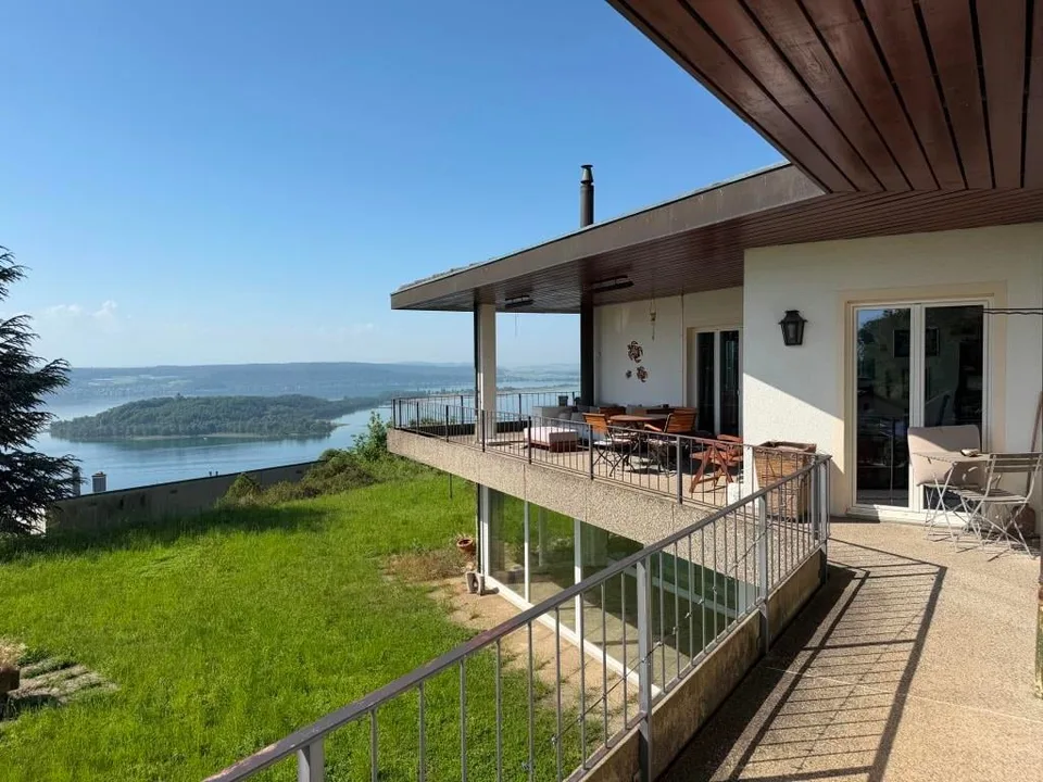 Casa multifamiliare (3 appartamenti) in una posizione da sogno - con molto potenziale