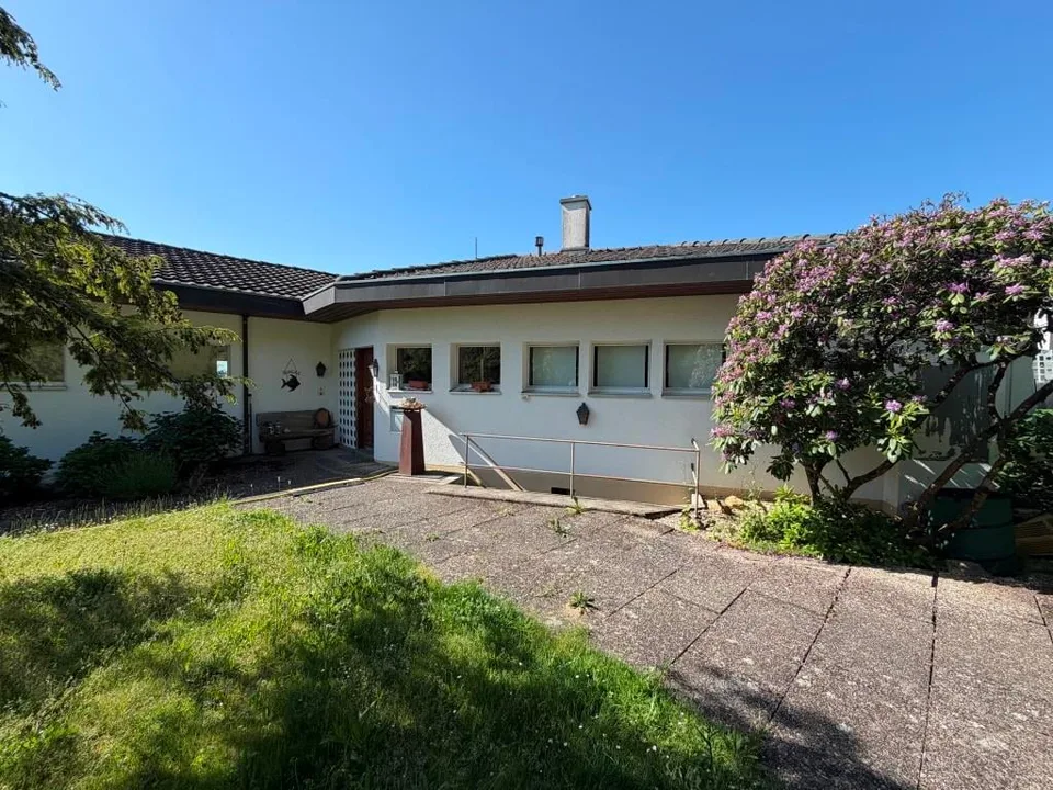 Casa multifamiliare (3 appartamenti) in una posizione da sogno - con molto potenziale