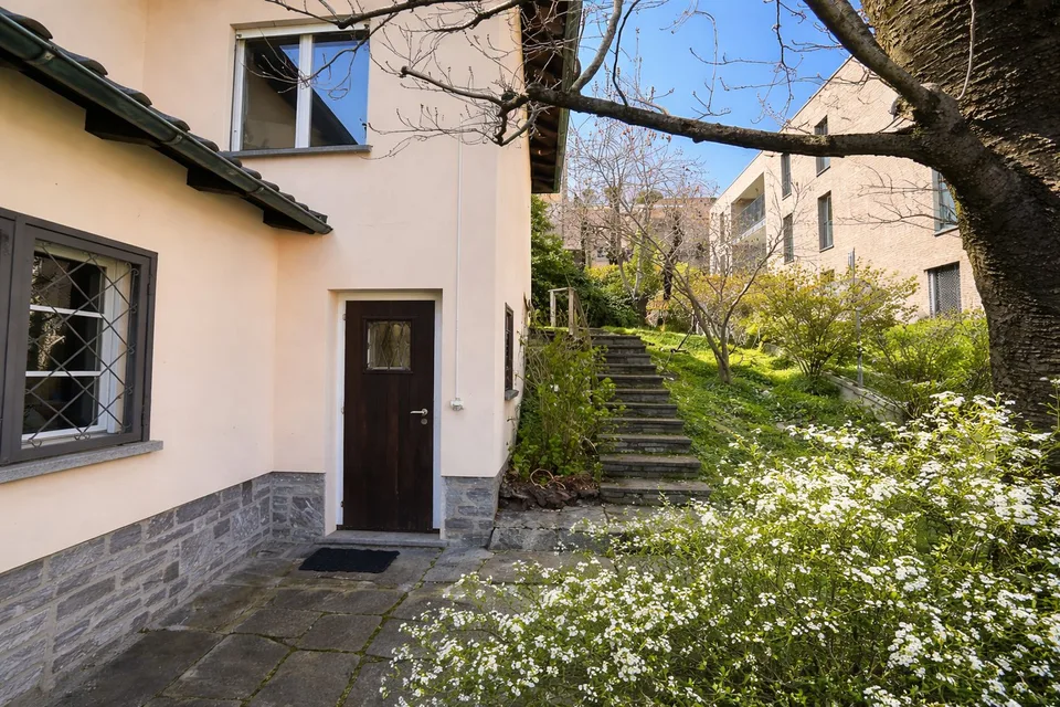 Villa avec piscine à Massagno – opportunité rare avec grand potentiel