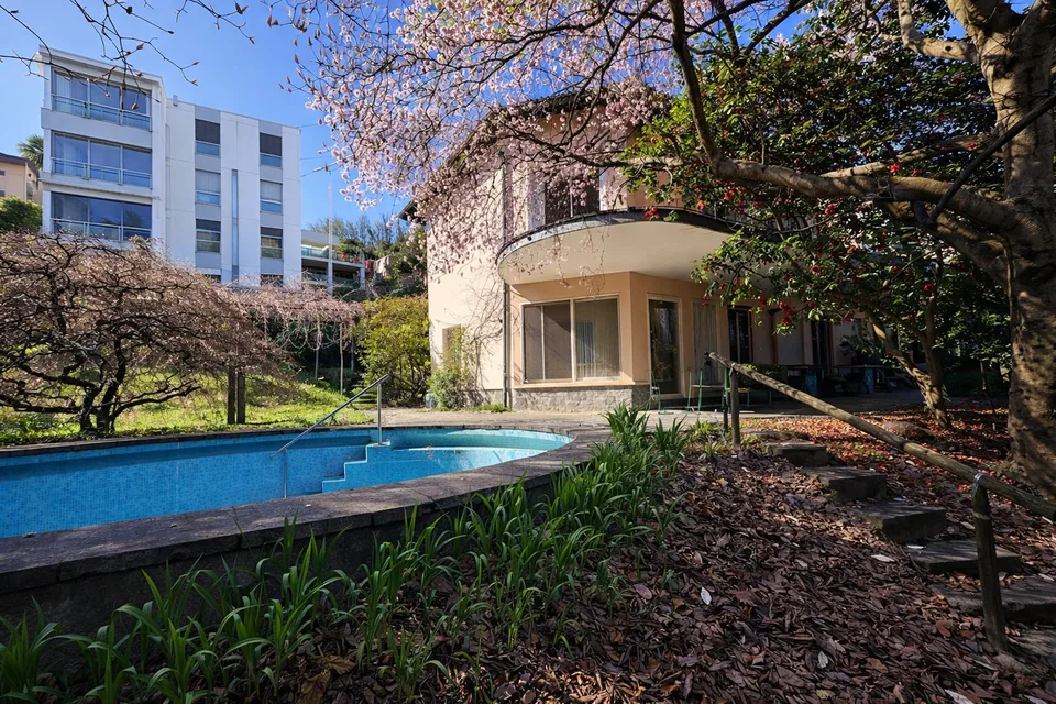 Villa avec piscine à Massagno – opportunité rare avec grand potentiel