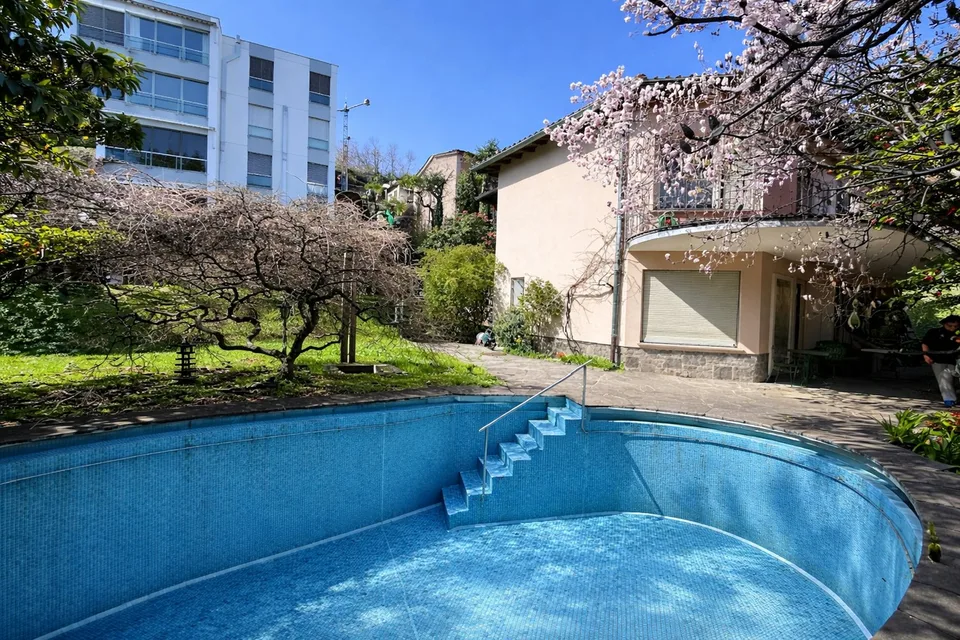 Villa con piscina a Massagno – opportunità rara con grande potenziale